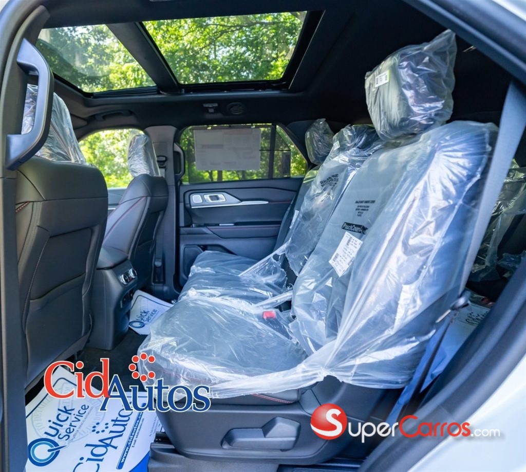 2026 Ford Explorer ST — foto 10 / 12