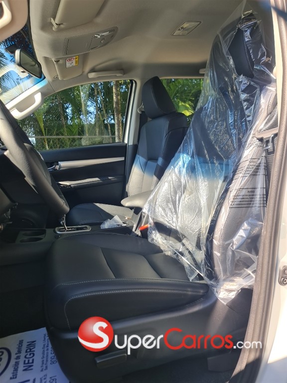 2026 Toyota Hilux WIDE TREAD — foto 6 / 9