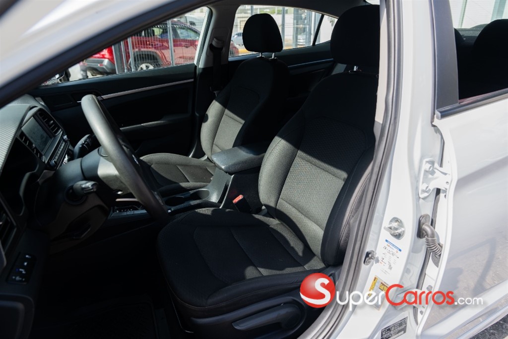 2020 Hyundai Elantra SEL — foto 8 / 12