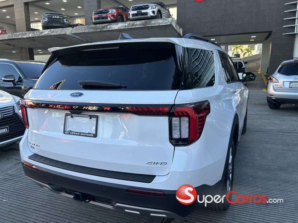 2025 Ford Explorer Active — foto 6 / 11