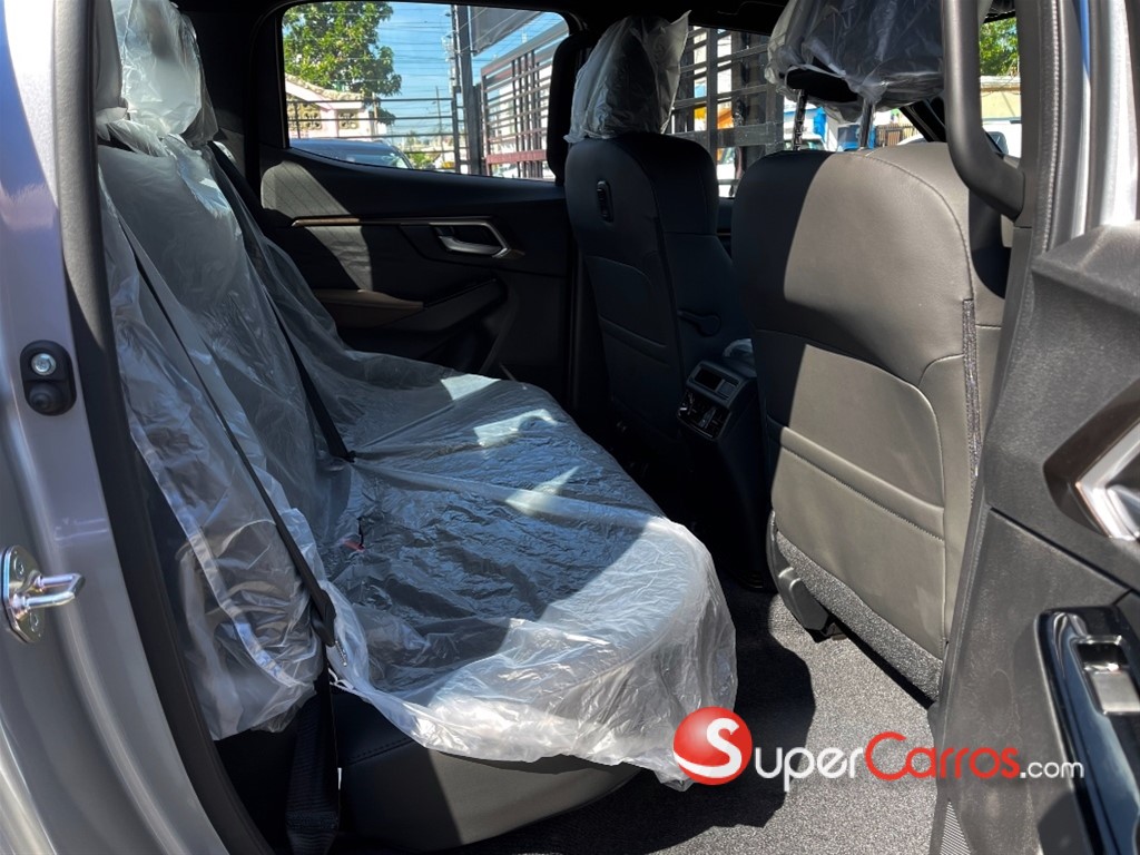 2025 Isuzu DMAX LSE — foto 9 / 11
