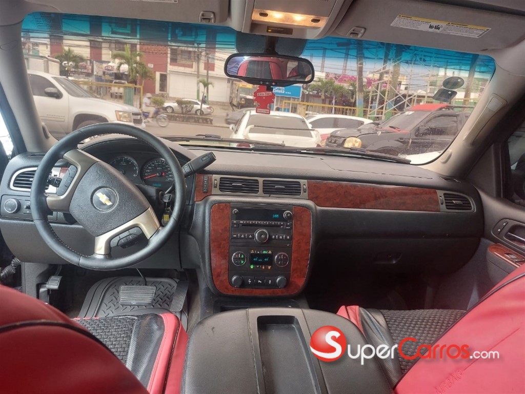 2013 Chevrolet Suburban — foto 3 / 10