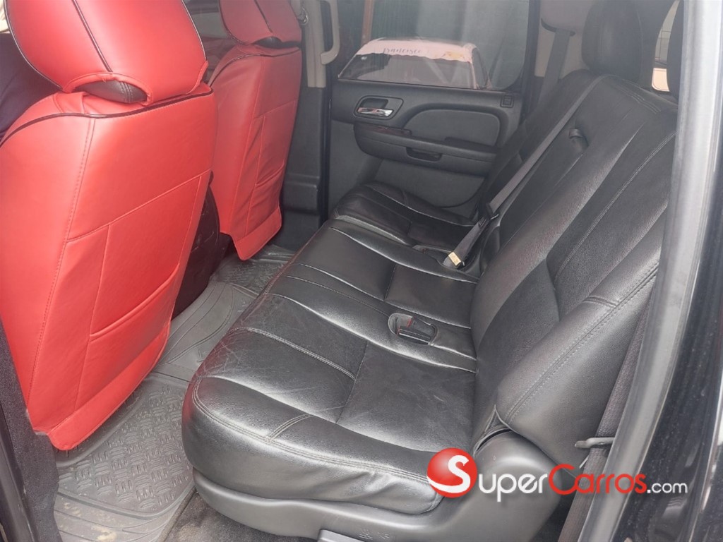 2013 Chevrolet Suburban — foto 9 / 10