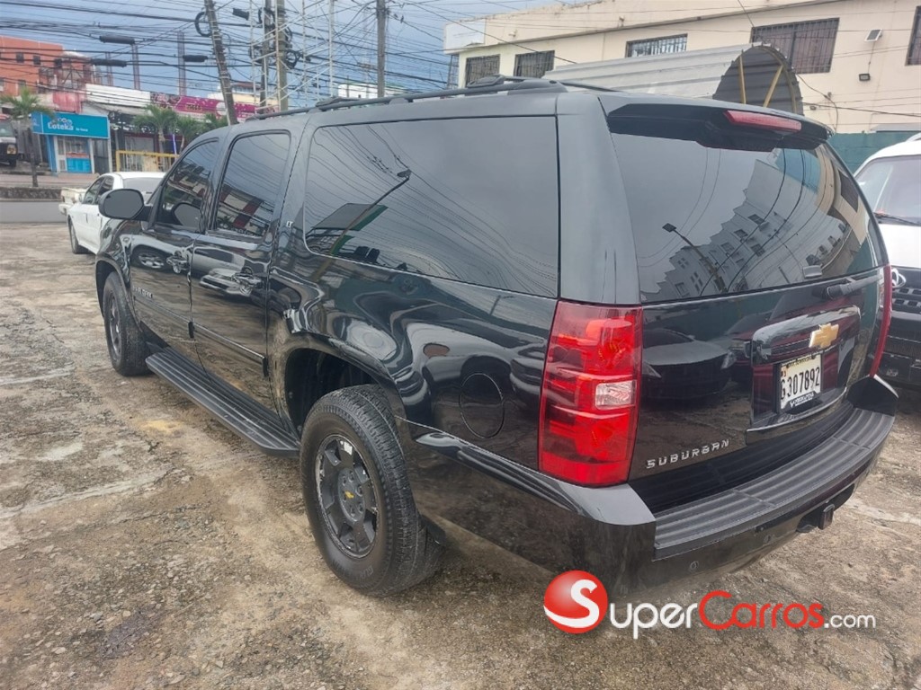2013 Chevrolet Suburban — foto 10 / 10