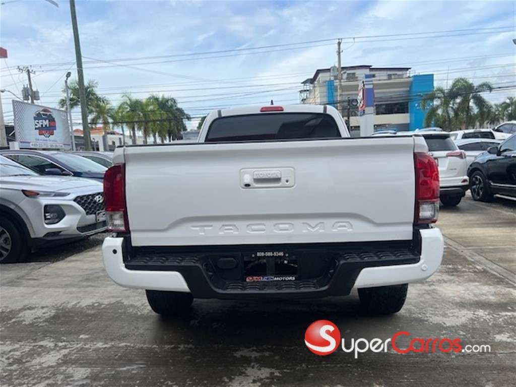 2018 Toyota Tacoma SR5 — foto 3 / 8