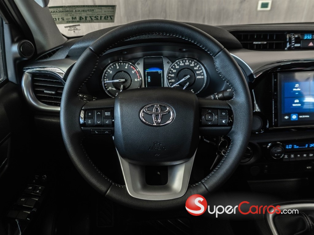 2025 Toyota Hilux Limited — foto 6 / 12