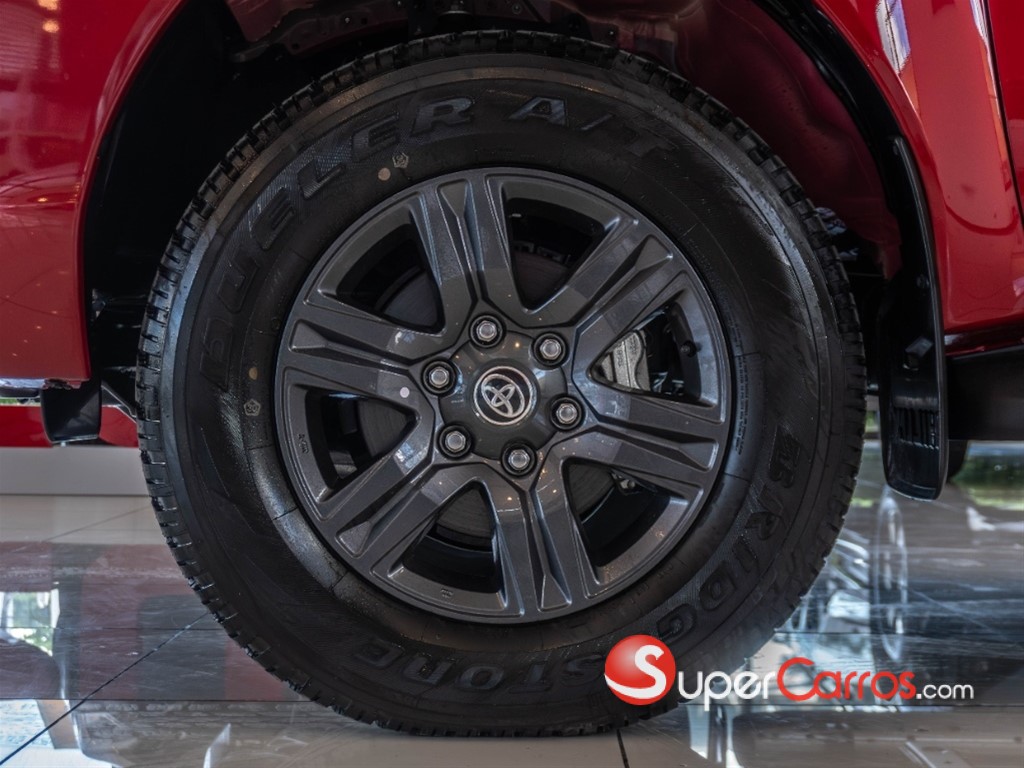 2025 Toyota Hilux Limited — foto 12 / 12