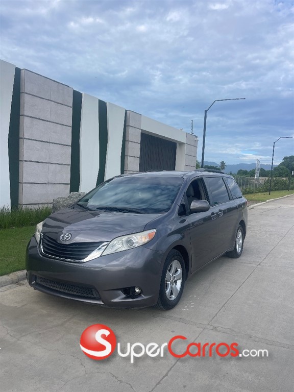 2017 Toyota Sienna LE
