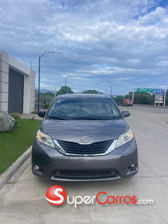 2017 Toyota Sienna LE — foto 3 / 12