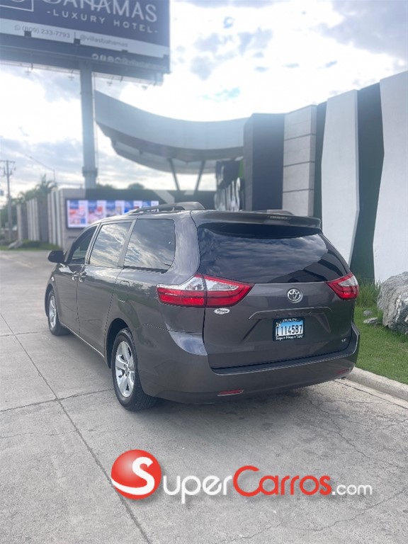 2017 Toyota Sienna LE — foto 5 / 12