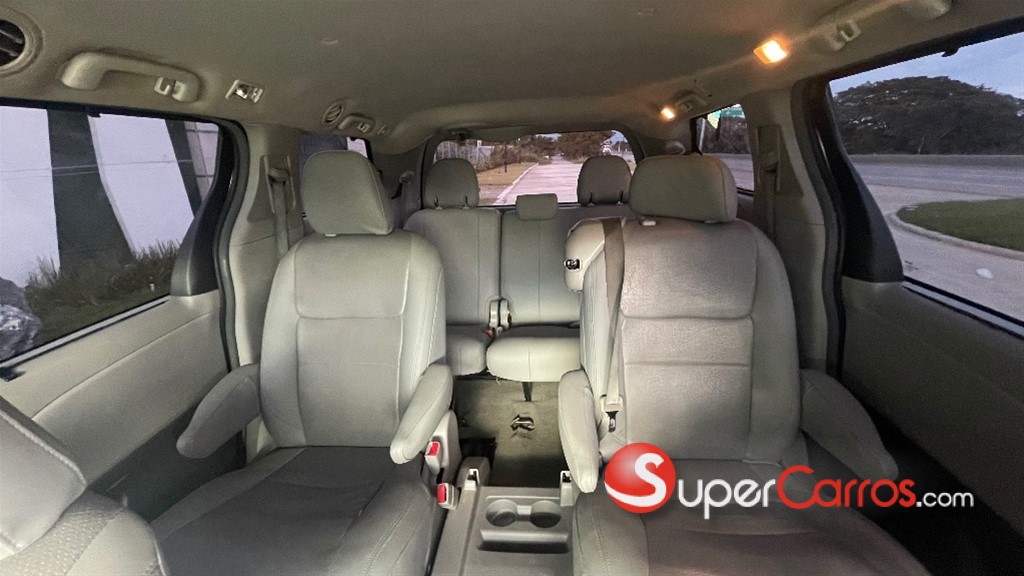 2017 Toyota Sienna LE — foto 11 / 12
