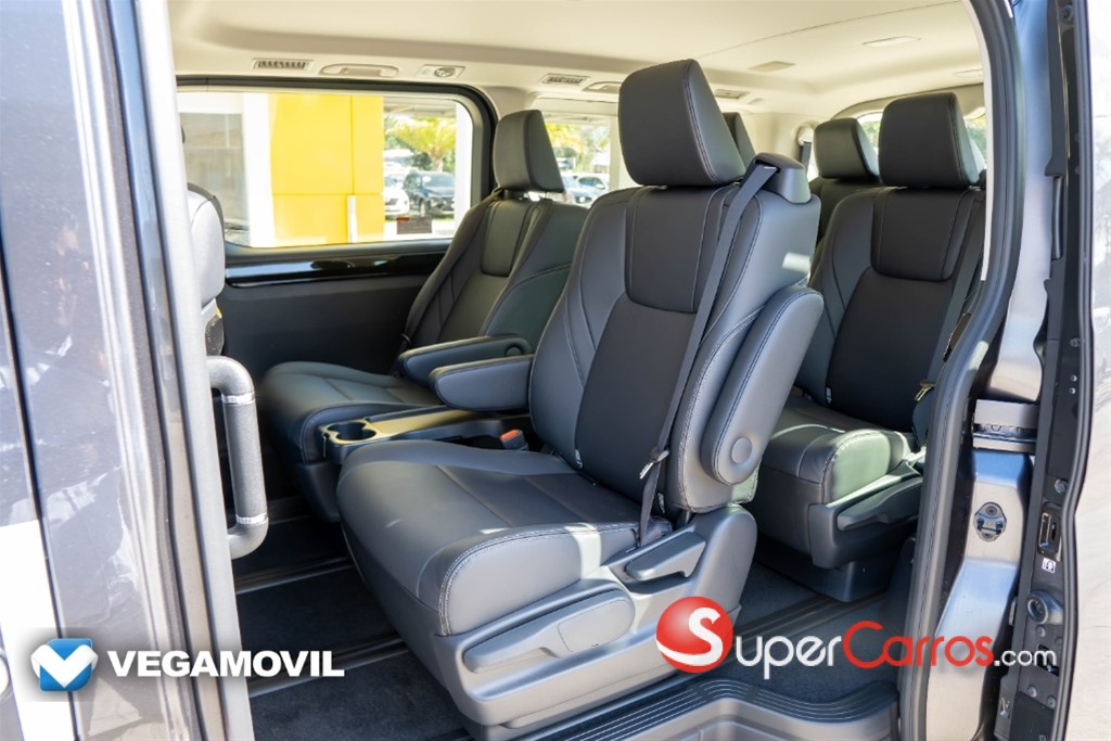 2026 Toyota Hiace VIP GL — foto 6 / 12