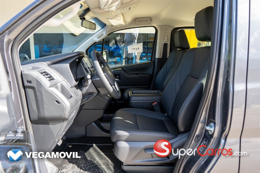 2026 Toyota Hiace VIP GL — foto 11 / 12