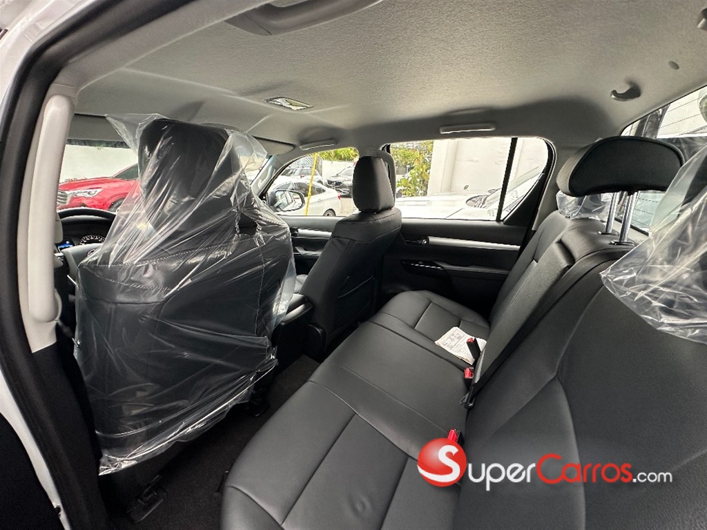 2026 Toyota Hilux WIDE TREAD — foto 7 / 9