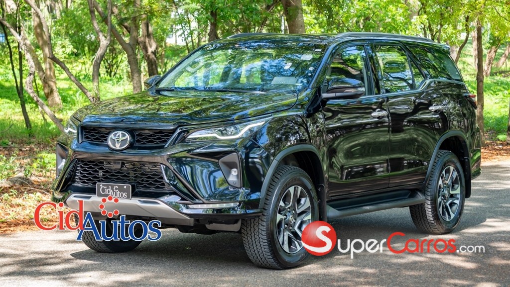2026 Toyota Fortuner SRV — foto 2 / 9