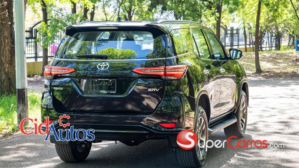 2026 Toyota Fortuner SRV — foto 3 / 9