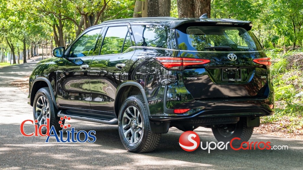 2026 Toyota Fortuner SRV — foto 4 / 9