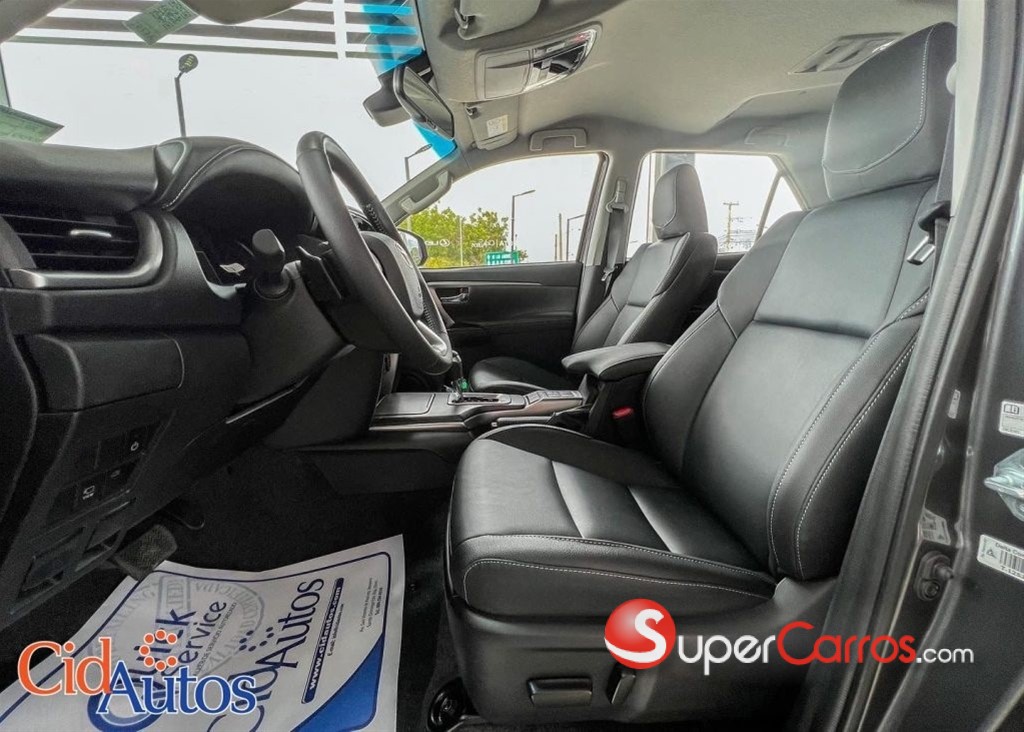 2026 Toyota Fortuner SRV — foto 8 / 9