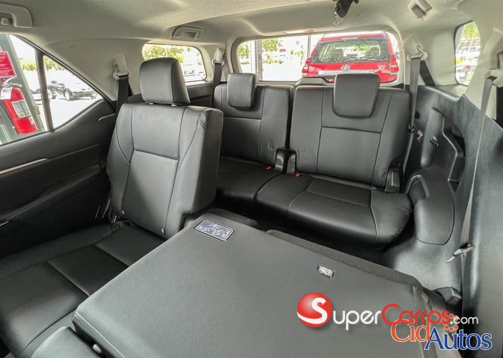 2026 Toyota Fortuner SRV — foto 9 / 9