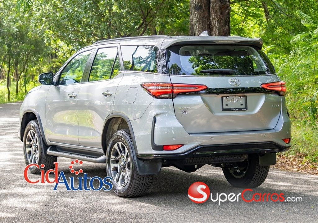 2026 Toyota Fortuner SRV TSS — foto 3 / 11
