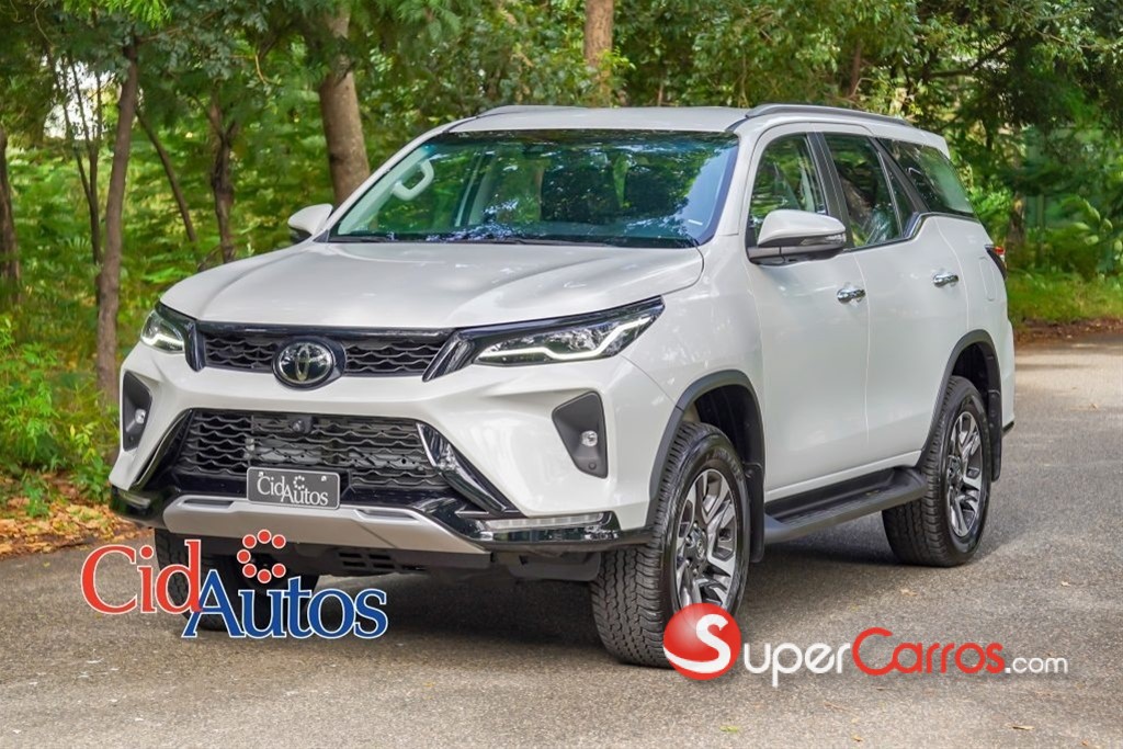 2026 Toyota Fortuner SRV TSS — foto 2 / 11