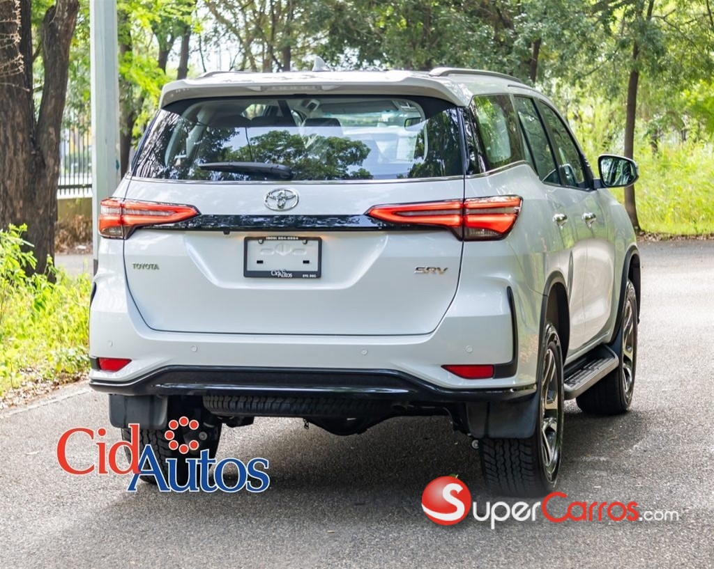 2026 Toyota Fortuner SRV TSS — foto 3 / 11