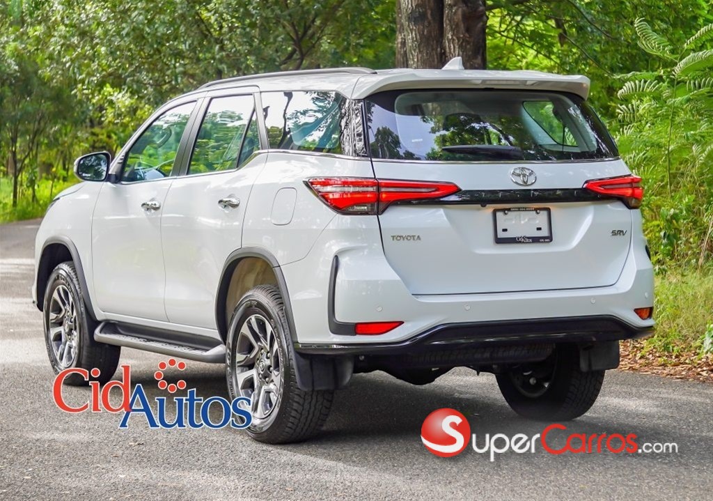 2026 Toyota Fortuner SRV TSS — foto 4 / 11