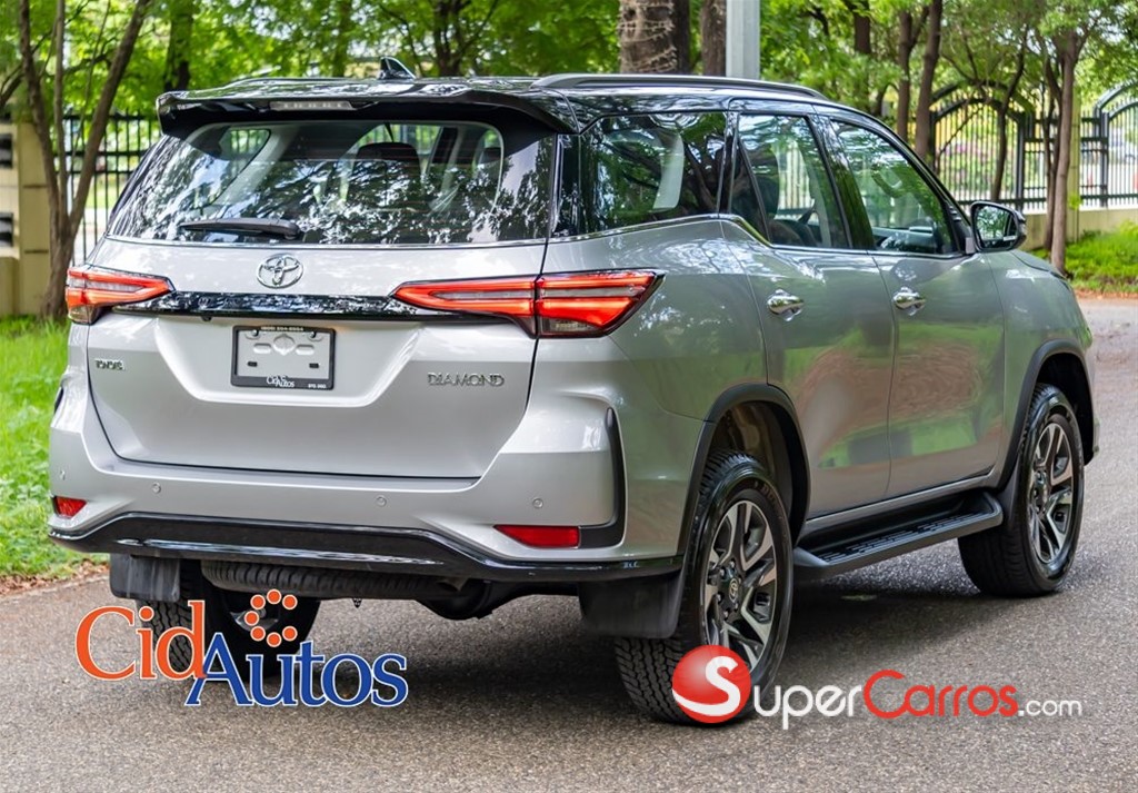 2026 Toyota Fortuner Diamond TSS — foto 10 / 11