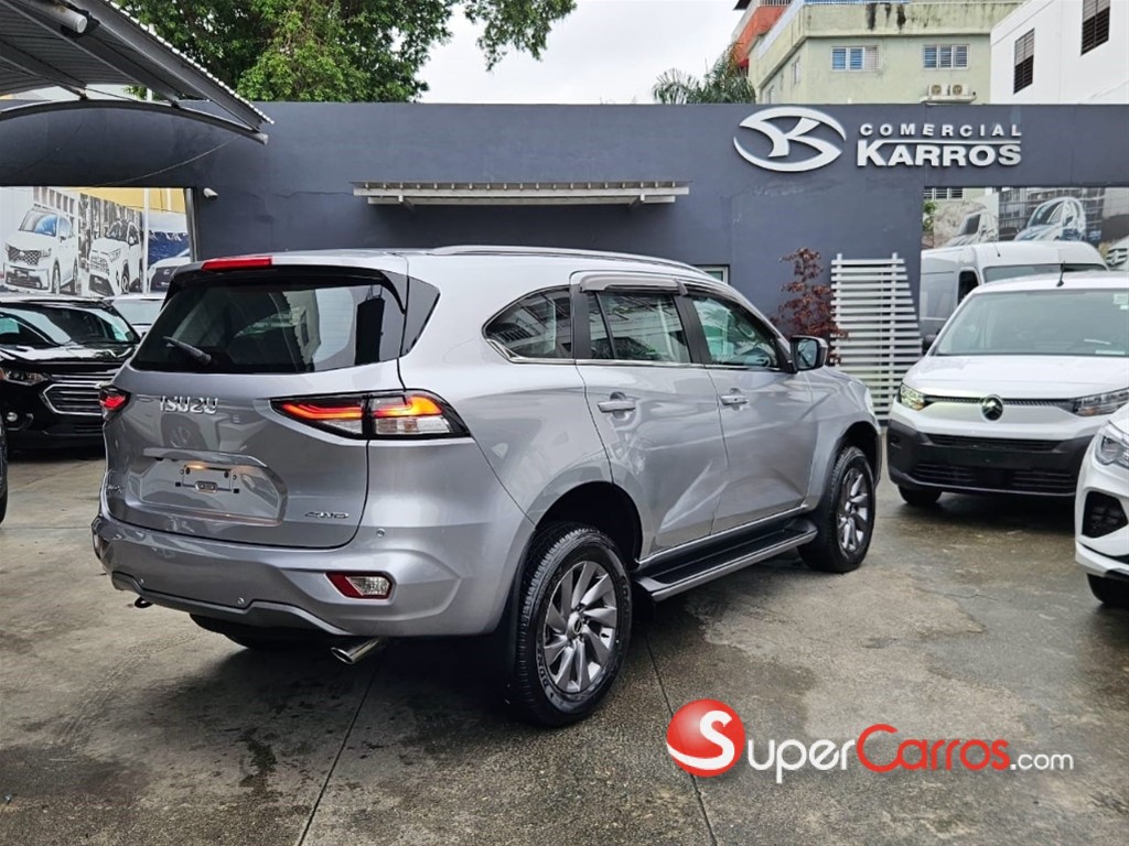 2024 Isuzu Mux — foto 4 / 12