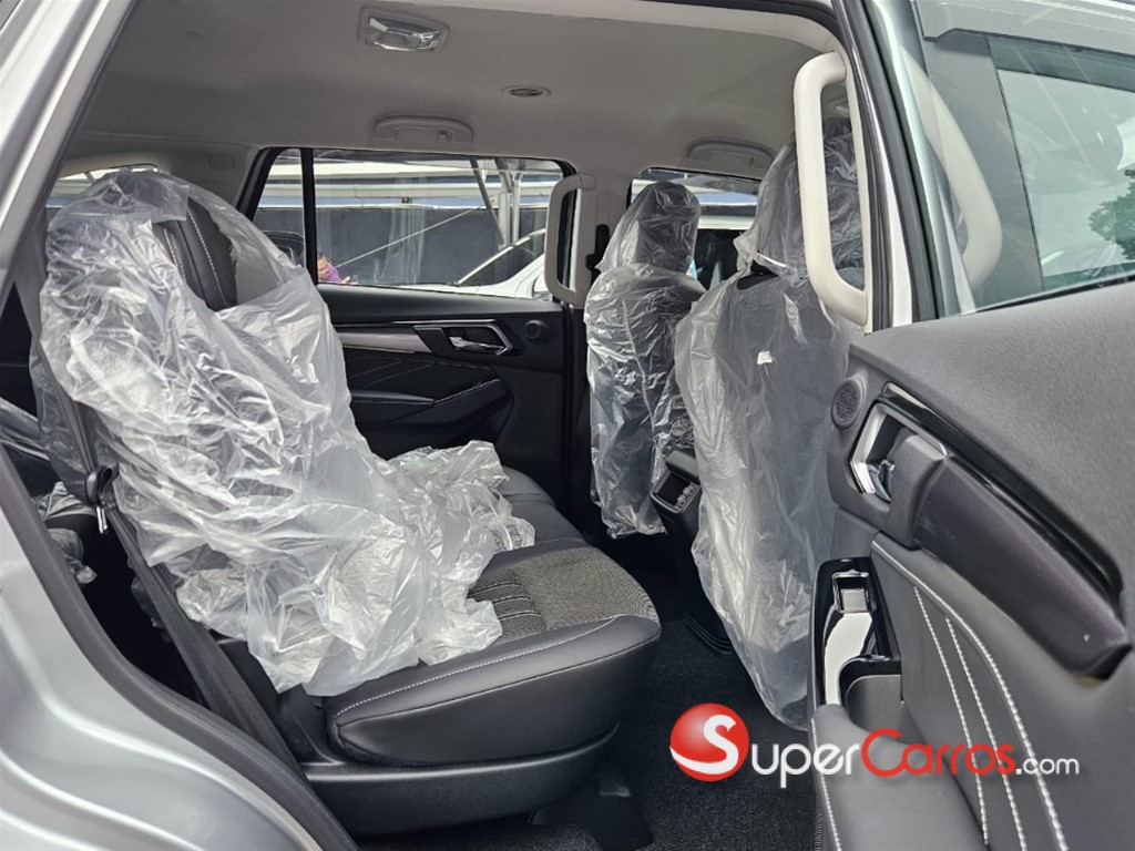 2024 Isuzu Mux — foto 10 / 12