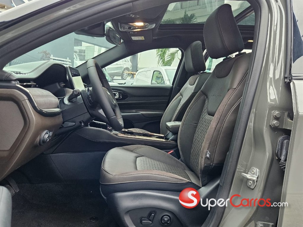 2024 Jeep Commander Overland — foto 7 / 12