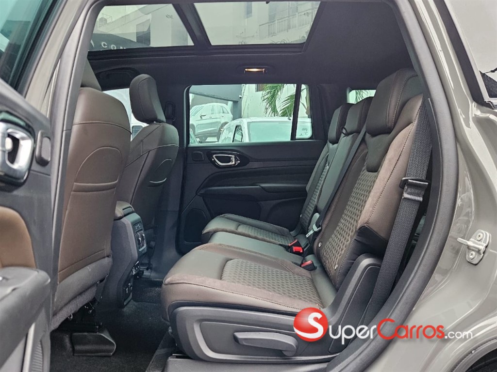 2024 Jeep Commander Overland — foto 8 / 12