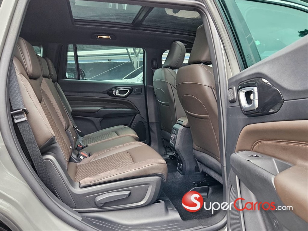 2024 Jeep Commander Overland — foto 10 / 12