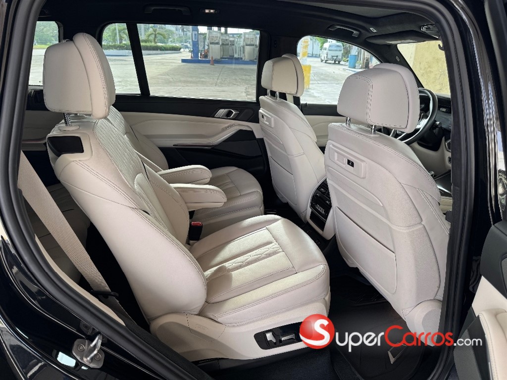 2020 BMW X 7 XDRIVE 40i — foto 9 / 12