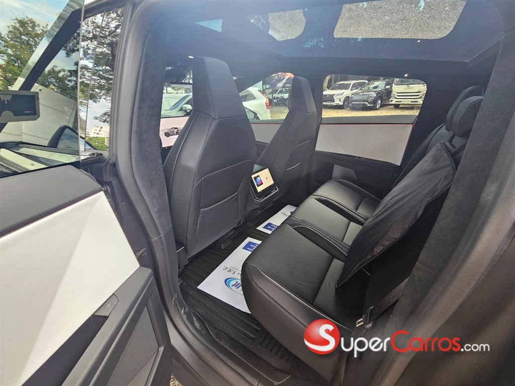 2026 Tesla CyberTruck — foto 6 / 11