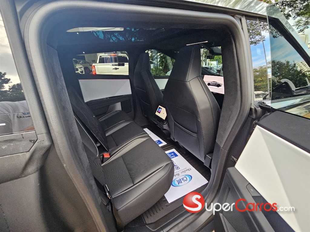 2026 Tesla CyberTruck — foto 9 / 11