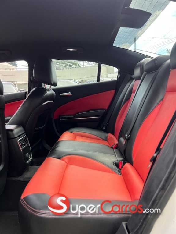 2016 Dodge Charger SXT — foto 8 / 10