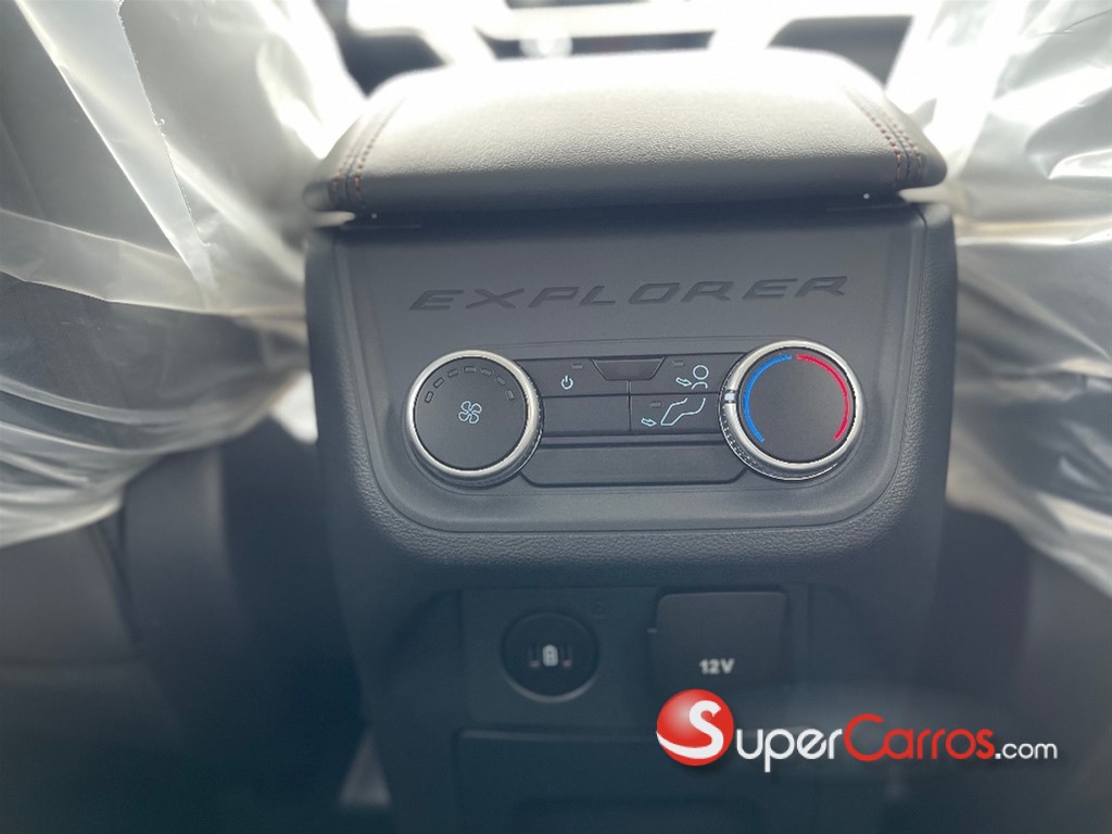 2026 Ford Explorer Active — foto 7 / 9