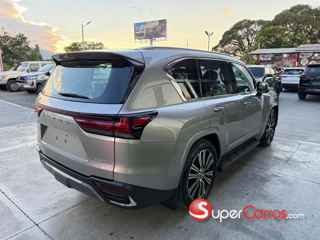 2026 Lexus LX 600 URBAN — foto 3 / 9
