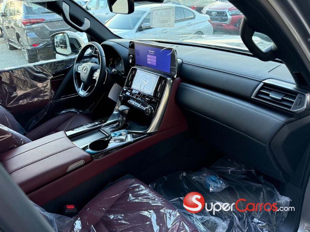 2026 Lexus LX 600 URBAN — foto 7 / 9