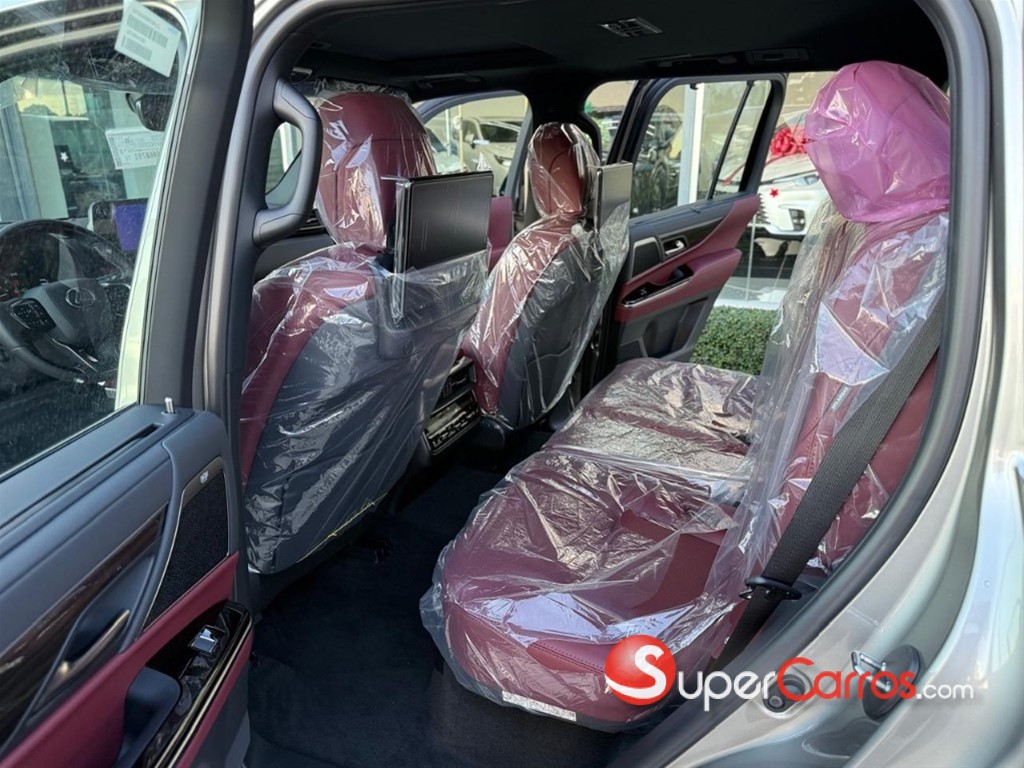 2026 Lexus LX 600 URBAN — foto 8 / 9