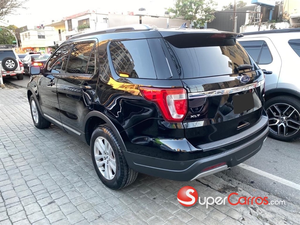2019 Ford Explorer XLT 4WD — foto 2 / 8
