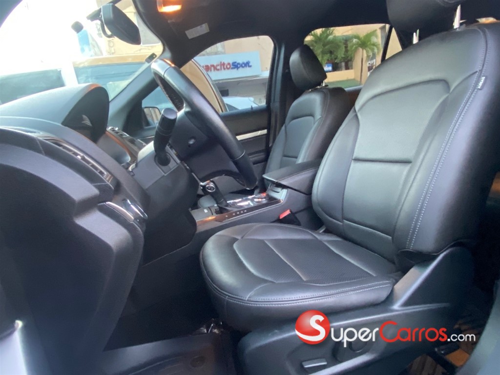 2019 Ford Explorer XLT 4WD — foto 5 / 8