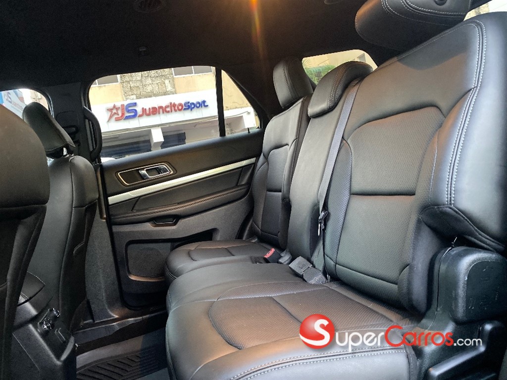 2019 Ford Explorer XLT 4WD — foto 6 / 8