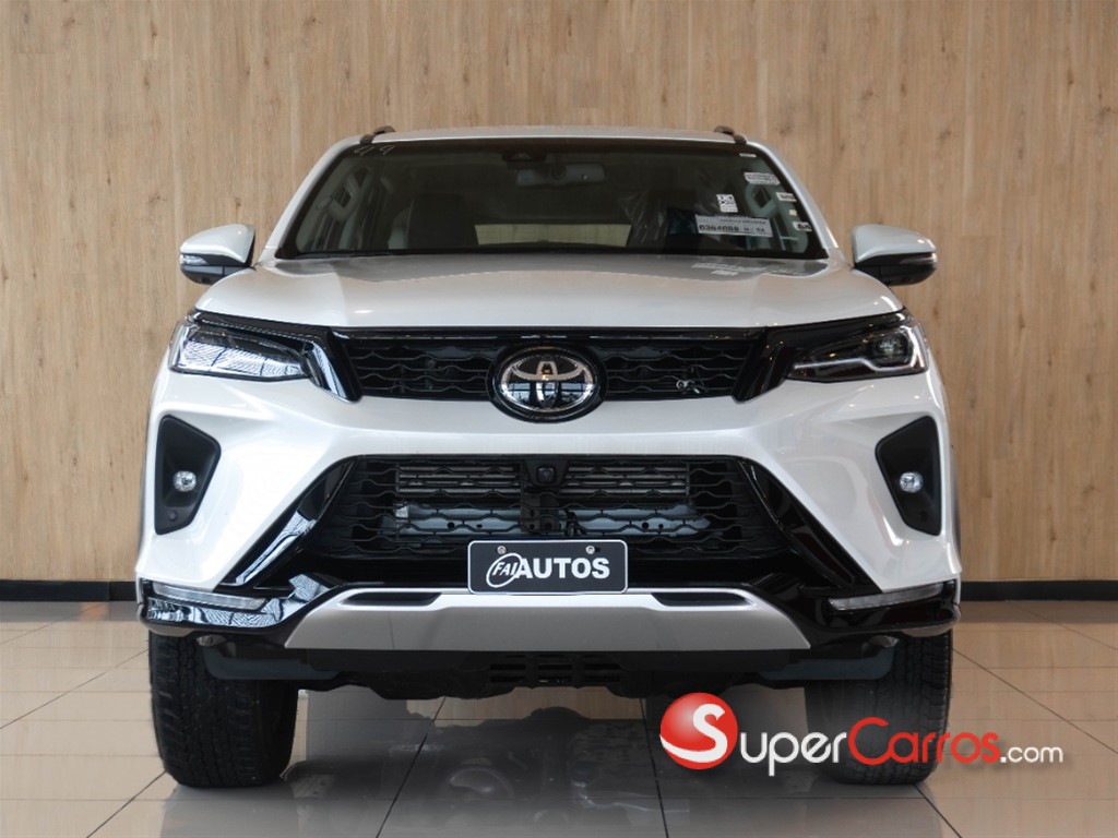 2026 Toyota Fortuner SRV TSS — foto 2 / 12