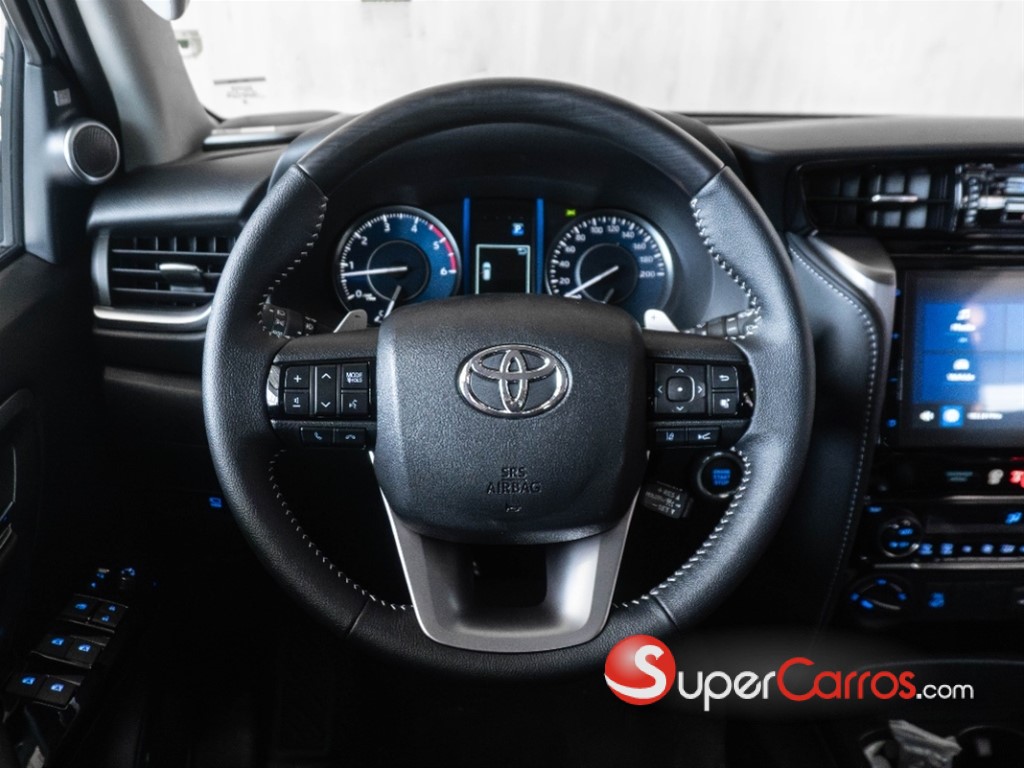 2026 Toyota Fortuner SRV TSS — foto 3 / 12