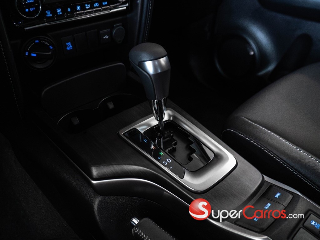 2026 Toyota Fortuner SRV TSS — foto 6 / 12