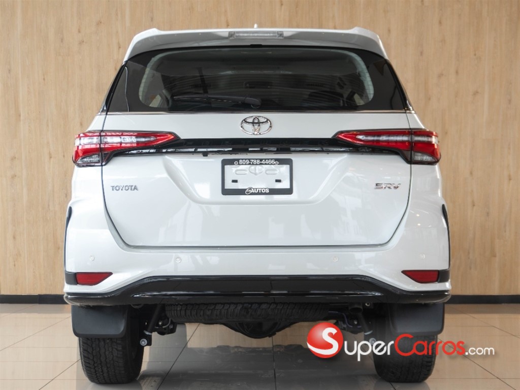 2026 Toyota Fortuner SRV TSS — foto 10 / 12