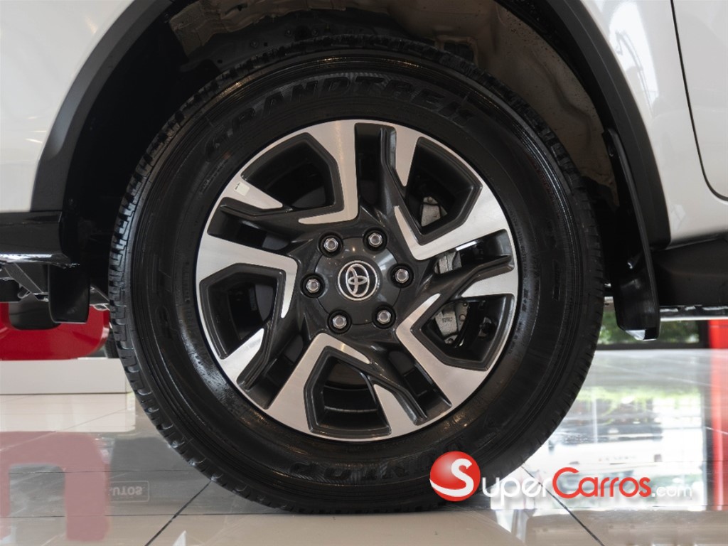 2026 Toyota Fortuner SRV TSS — foto 12 / 12
