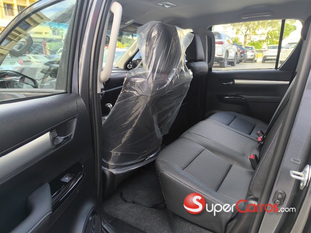 2026 Toyota Hilux WIDE TREAD — foto 6 / 7